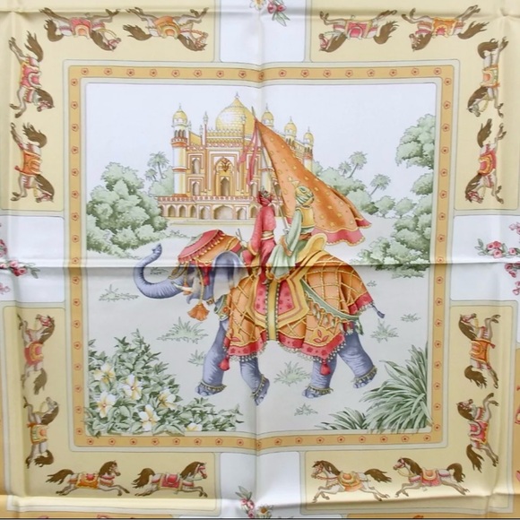 Salvatore Ferragamo Italian Silk Scarf 34.3” w/ Box 🎁 - Picture 11 of 16